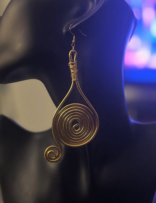 The piece belongs to a woman who understands that adornment is energy, and that GOLD-when shaped by hand-becomes a statement of self. 