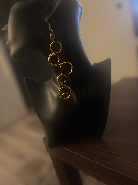 This piece belongs to a woman who understands that true luxury is felt, not announced-most powerful statements are often the most controlled. 